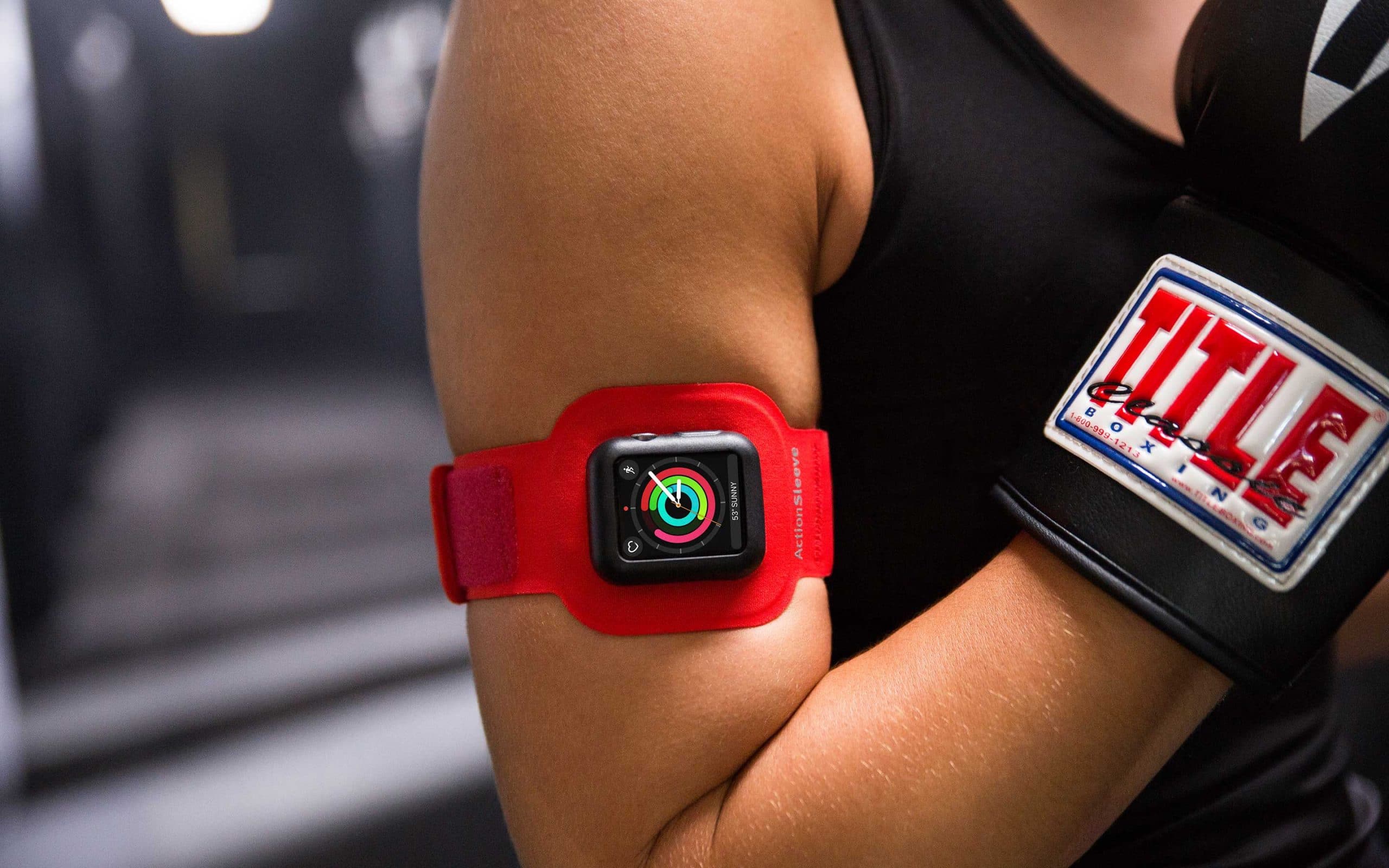 12 apple watch. Фитнес часы Эппл. Спортивный чехол для часов Эппл. Apple watch Fitness. Спортивный чехол для телефона на руку.