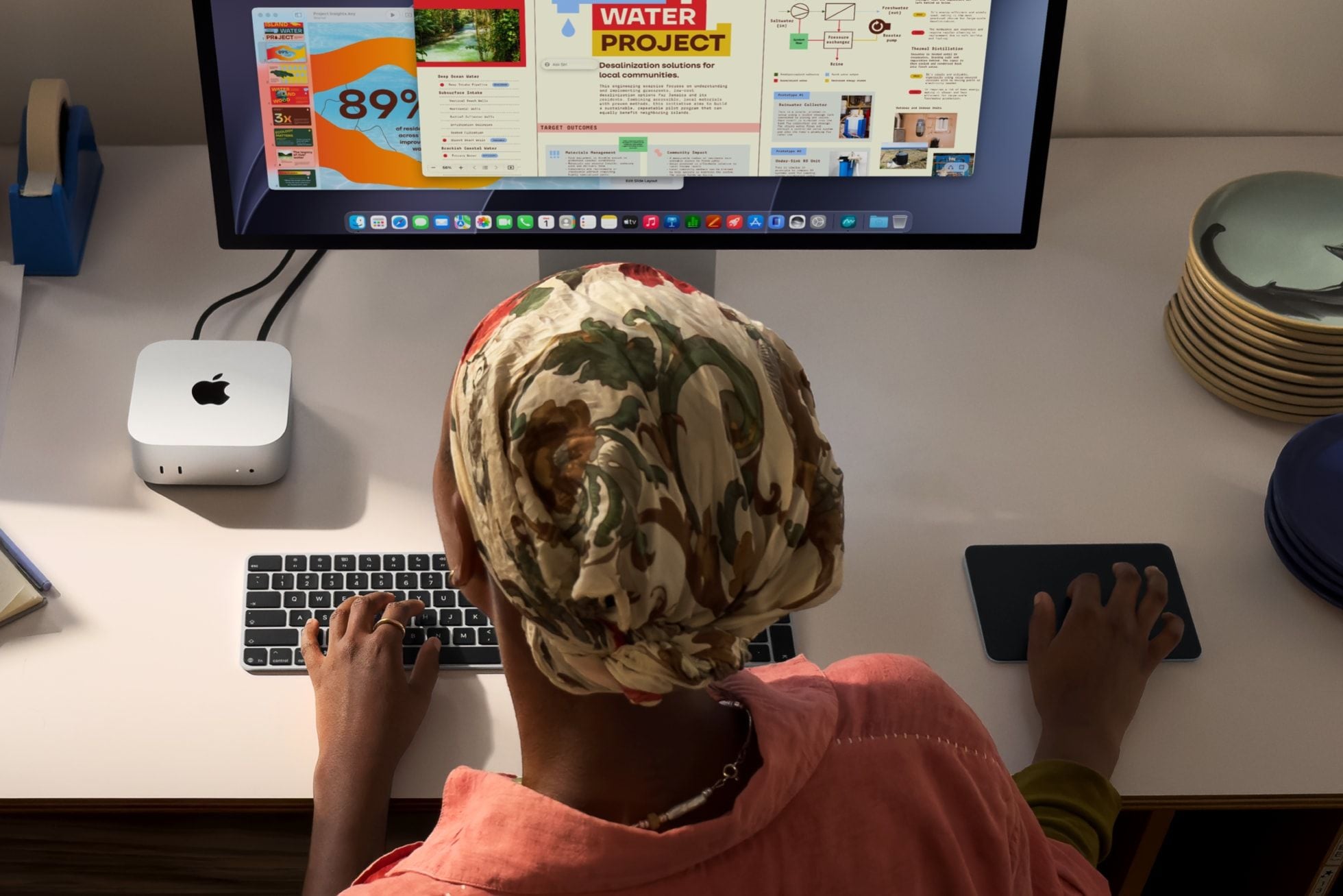 Apple-Mac-mini-lifestyle-productivity_big.jpg.large_2x.jpg