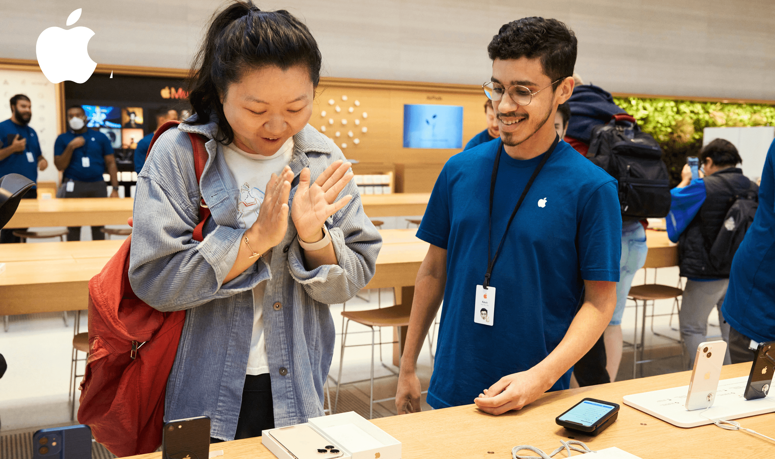 Apple Reports Record Holiday Quarter with $143.8 Billion Revenue