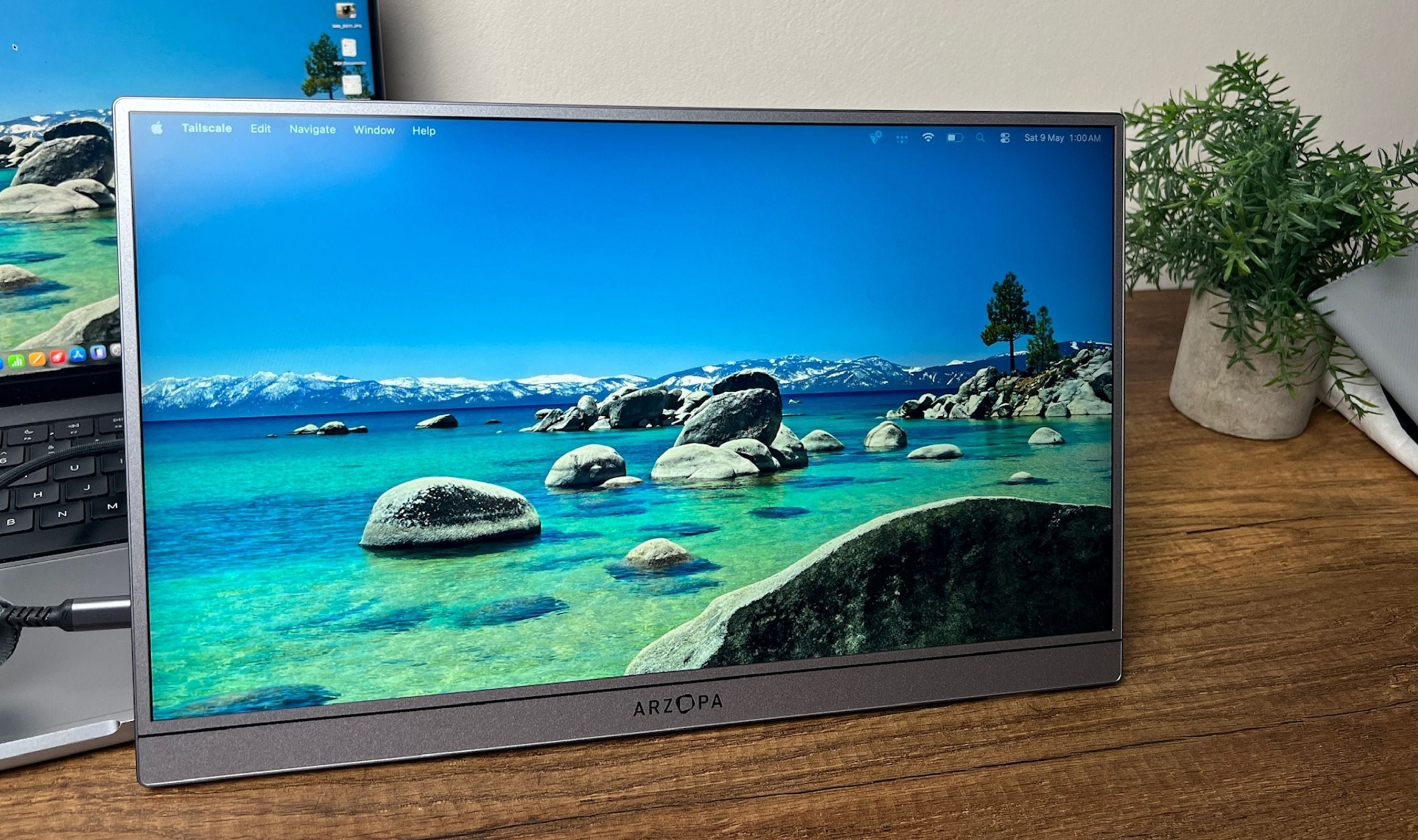 The ARZOPA Z3FC Pairs a 2.5K 180Hz Panel With a 780-Gram Aluminum Body