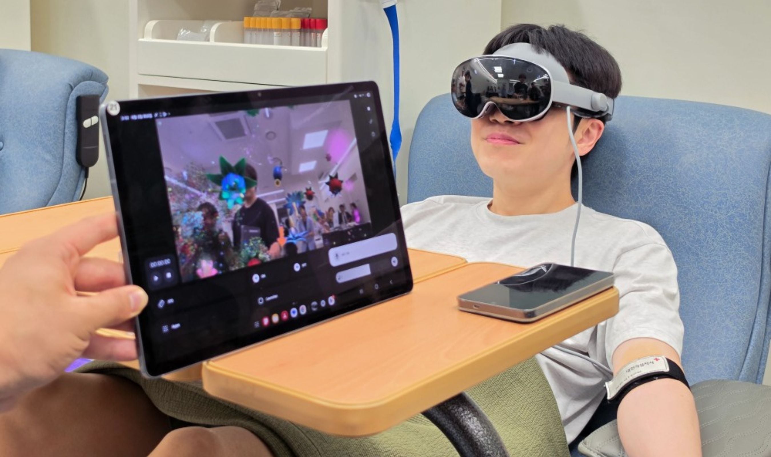 Samsung Partners with Abbott to Launch Galaxy XR Blood Donation Experience in Korea