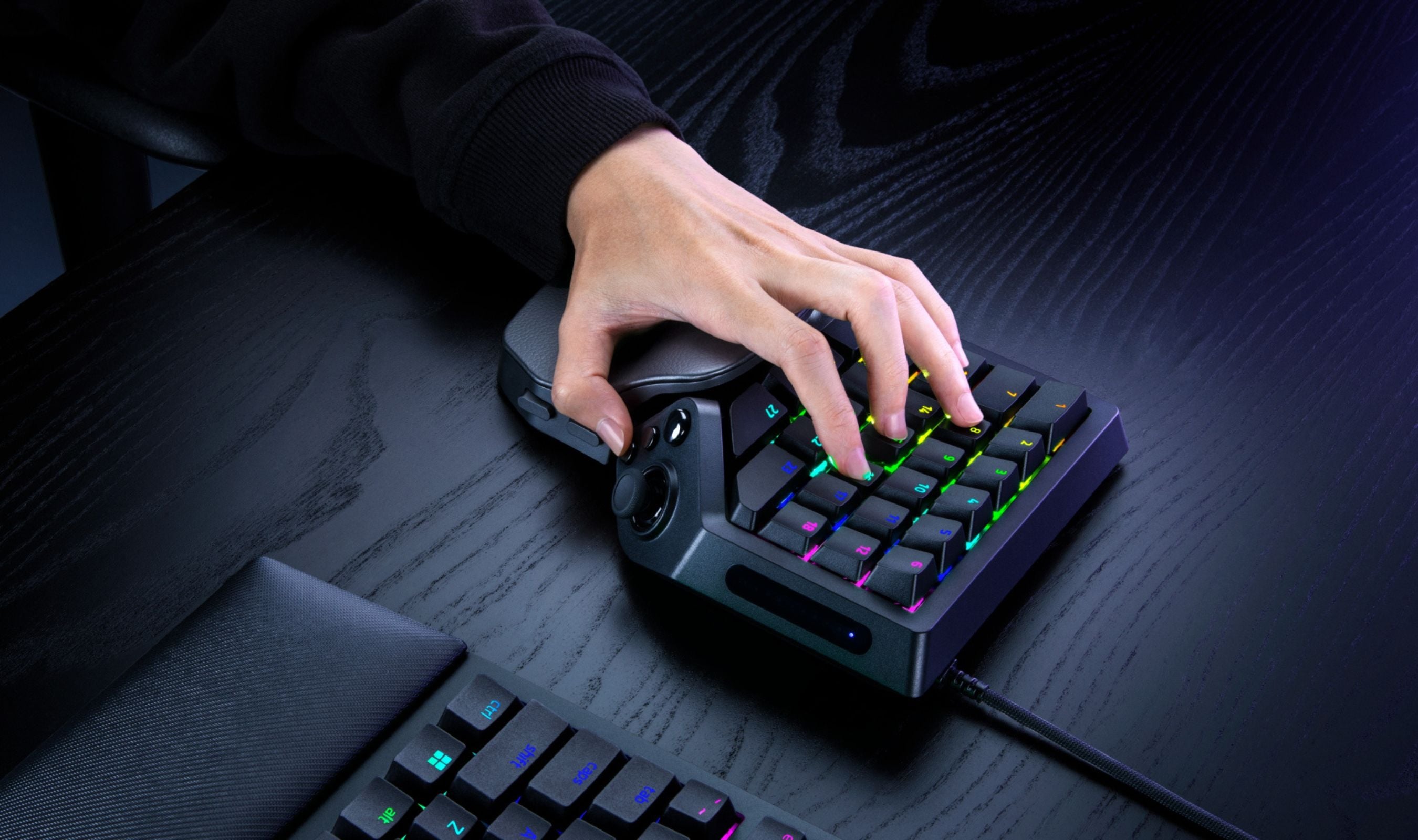 Razer Tartarus V2 Pro Keypad Adds Analog Switches and 8000 Hz Polling