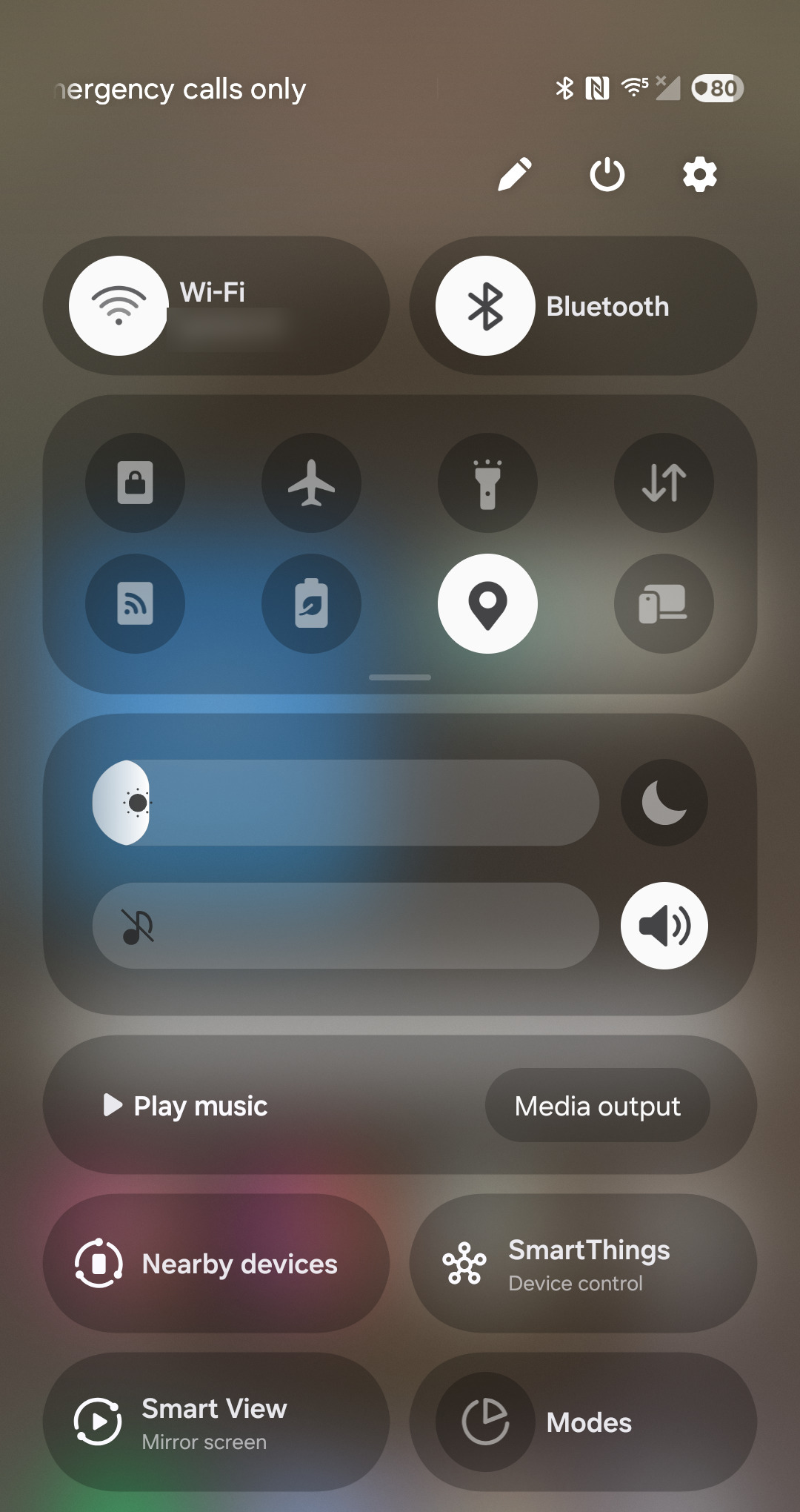Samsung Galaxy quick settings panel with Wi-Fi, Bluetooth, airplane mode, flashlight and location tiles