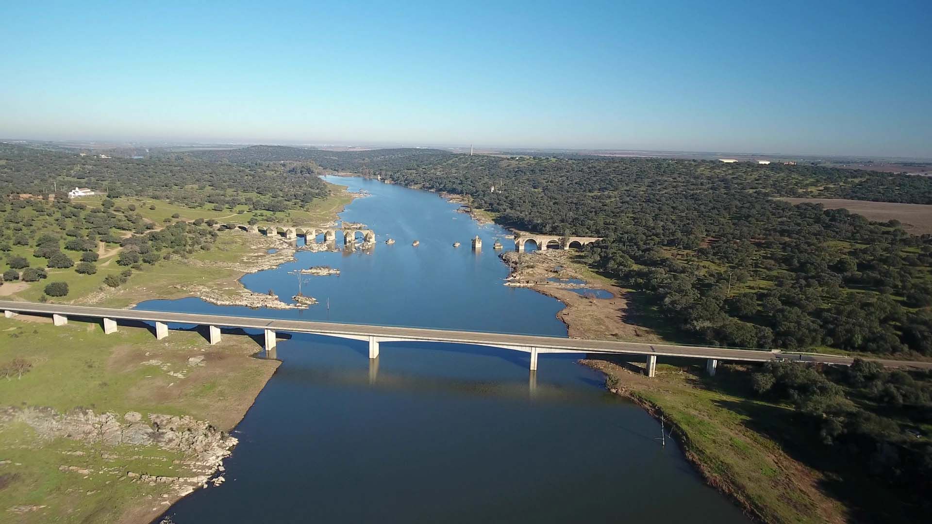 Spain-Portugal's Vertical River Border