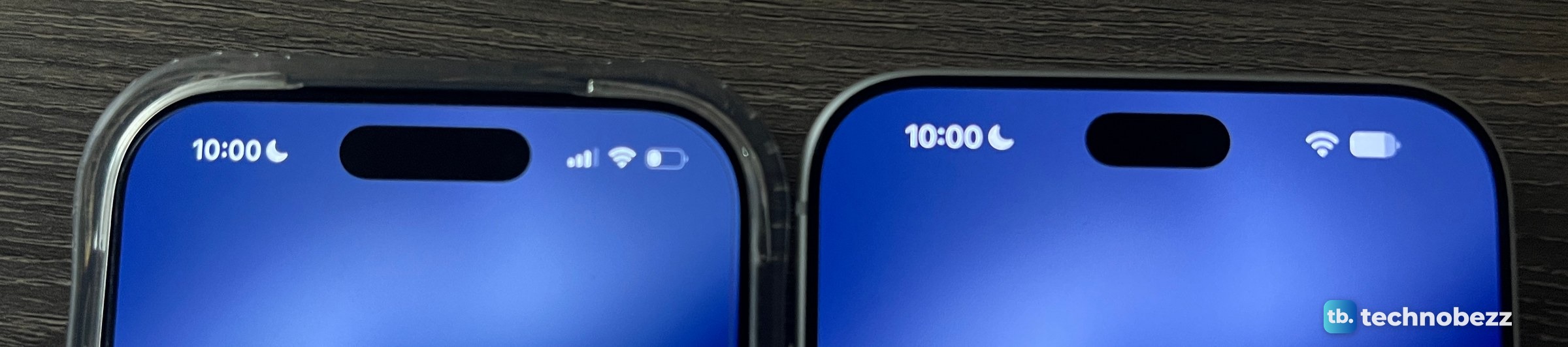 Top edges of an iPhone 17 Pro in a clear case and an iPhone 18 Pro Max lying side by side, both showing 10:00 and an empty Dynamic Island