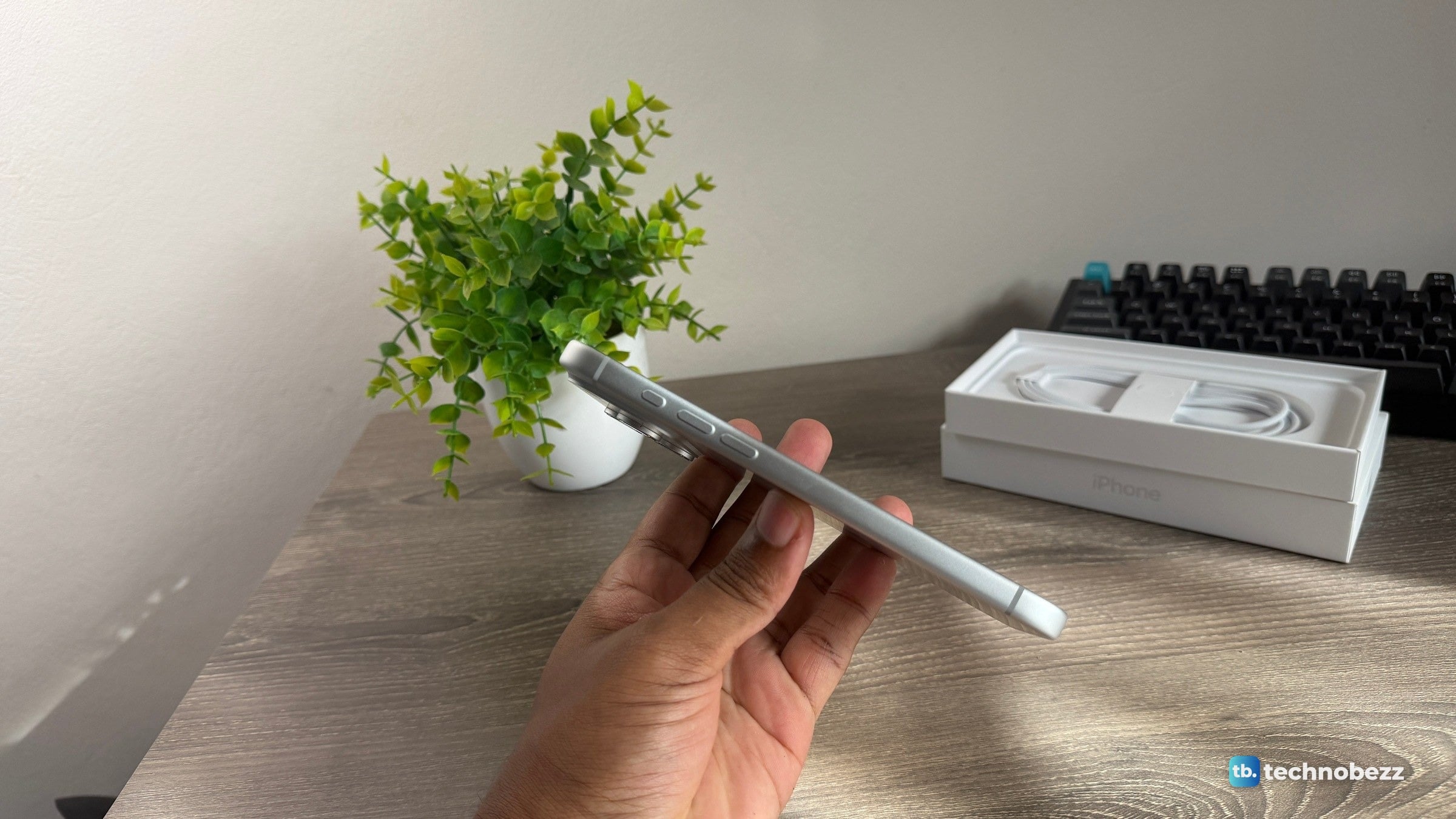 iPhone 18 Pro Max Size, Thickness and Weight in Real Life
