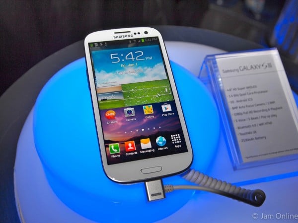How to switch applications on the Samsung Galaxy S3.
