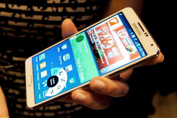 Samsung-Galaxy-Note-3-Hands-On-Walking-Mate-App
