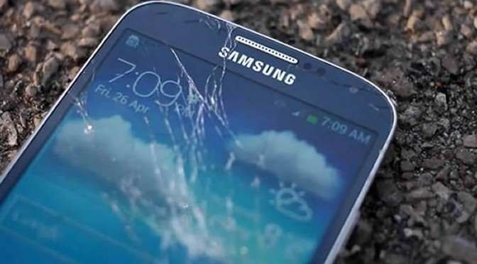 Deal with a cracked screen on your Samsung Galaxy S4