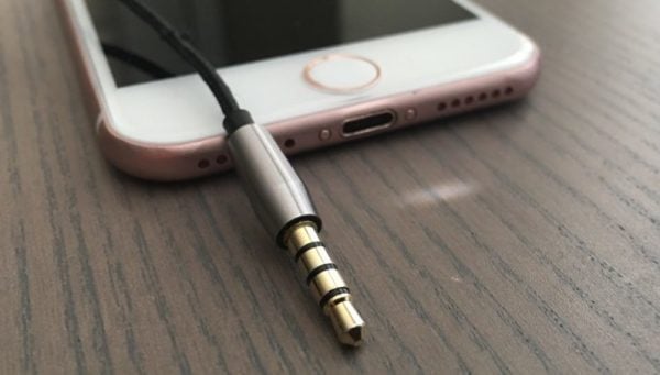 Behind "No Headphone Jack" Controversy - Innovation Or Necessity?