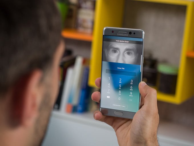 Iris scanning on Samsung Galaxy S8